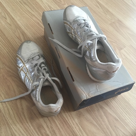 Women’s Size 8 Silver Track & Field Cleats - Picture 2 of 2